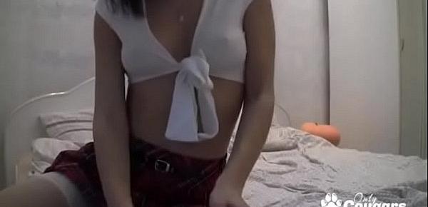  Sexy Young Amateur Spreads Her Ass Cheeks